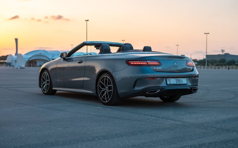 Mercedes E200 Cabrio (Темно-серый), 2022 - предложения по лизингу в Шарджа