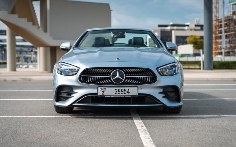 Mercedes E200 Cabrio (Серый), 2022 для аренды в Абу-Даби