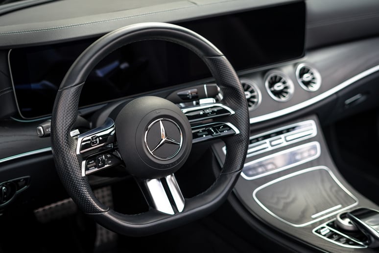 Mercedes E200 Cabrio (Серый), 2022 для аренды в Абу-Даби