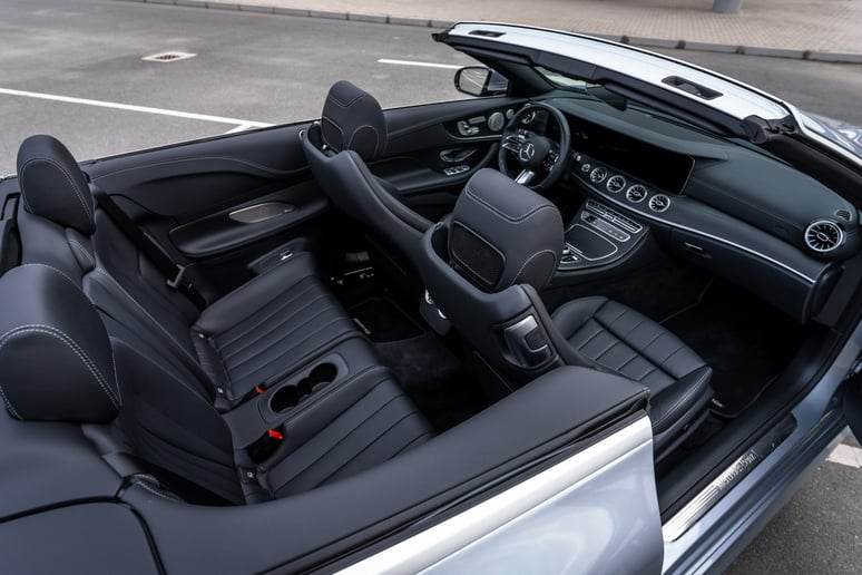 Mercedes E200 Cabrio (Серый), 2022 для аренды в Абу-Даби