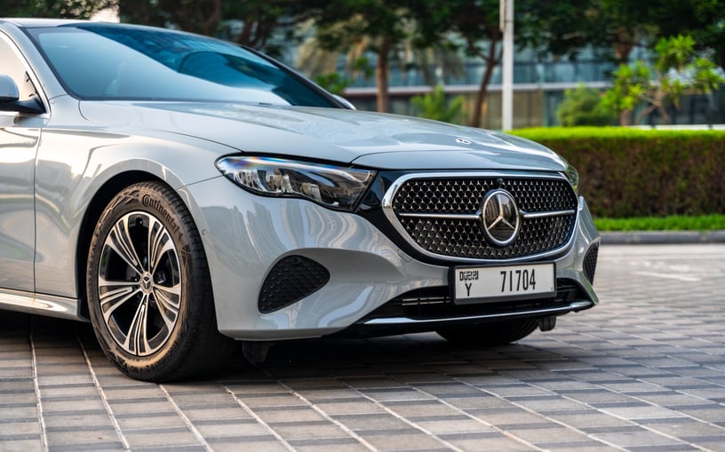梅赛德斯 E200 (灰色), 2025 - 阿布扎比租赁报价