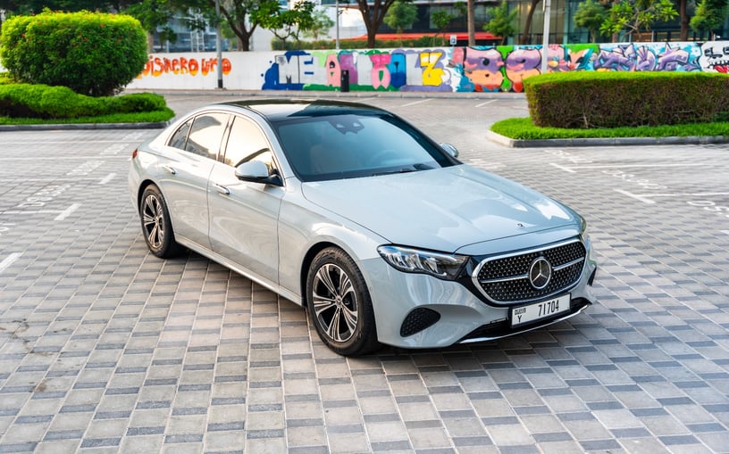梅赛德斯 E200 (灰色), 2025 - 阿布扎比租赁报价
