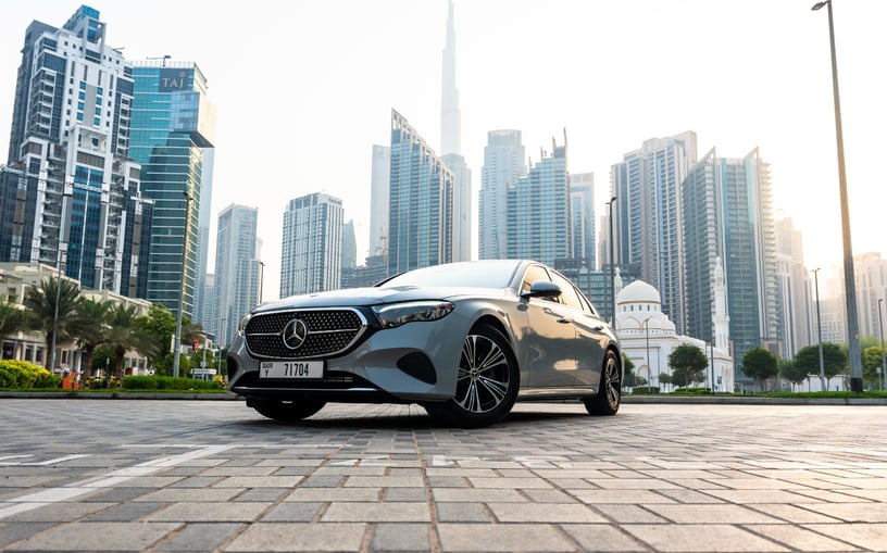 梅赛德斯 E200 (灰色), 2025 - 阿布扎比租赁报价