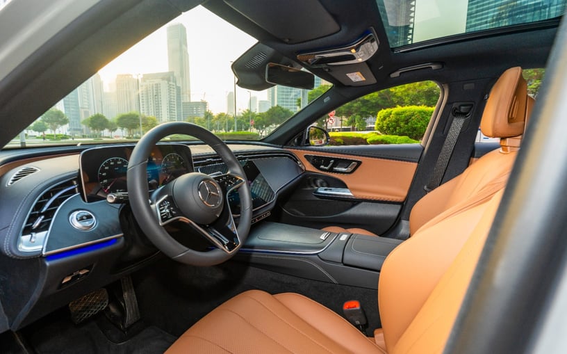 梅赛德斯 E200 (灰色), 2025 - 阿布扎比租赁报价