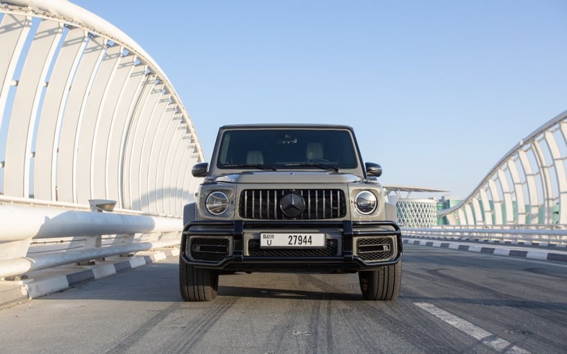 Mercedes G63 AMG (Grijs), 2022 te huur in Abu Dhabi