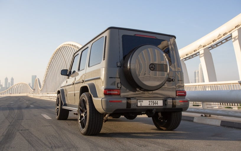 Mercedes G63 AMG (Grijs), 2022 te huur in Abu Dhabi