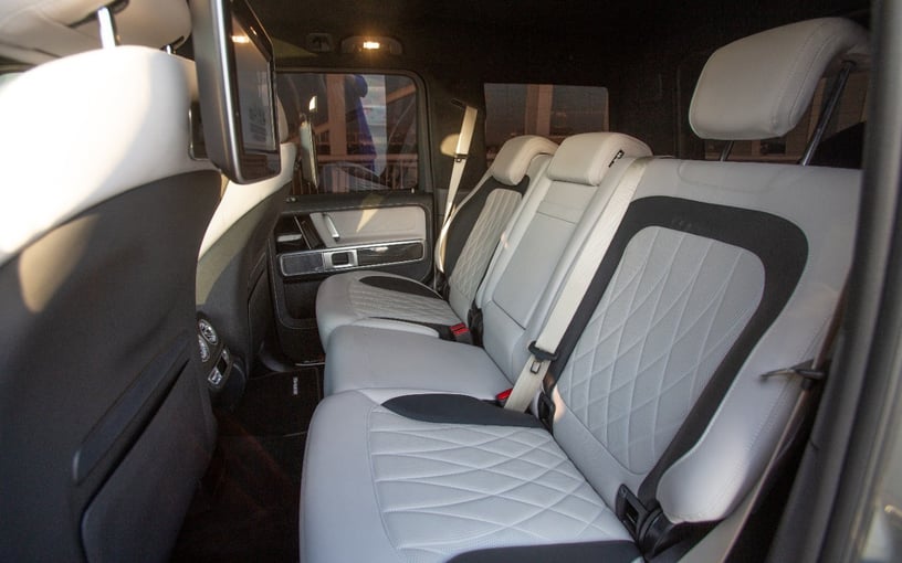 Mercedes G63 AMG (Grijs), 2022 te huur in Abu Dhabi
