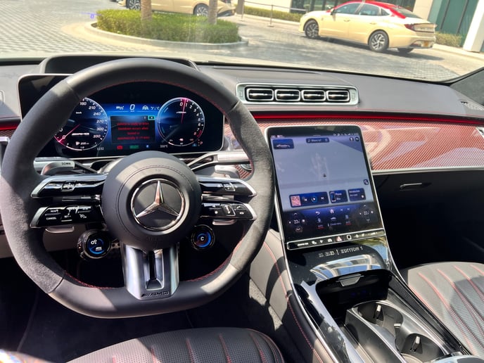 Şarika'de kiralık Mercedes S63 AMG (Gri), 2023