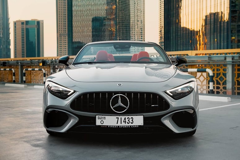 Mercedes SL63 AMG (Grau), 2023  zur Miete in Abu Dhabi