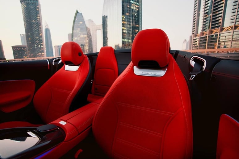 Mercedes SL63 AMG (Grau), 2023  zur Miete in Abu Dhabi