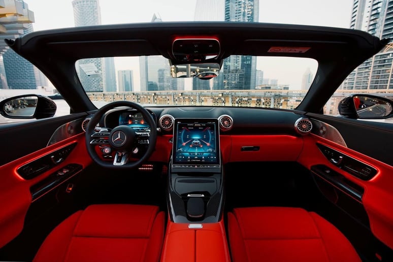 Mercedes SL63 AMG (Grau), 2023  zur Miete in Abu Dhabi