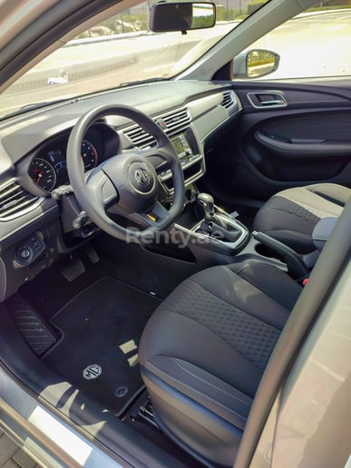 MG5 (Gris), 2022 para alquiler en Dub&aacute;i