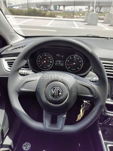MG5 (Gris), 2022 para alquiler en Dub&aacute;i