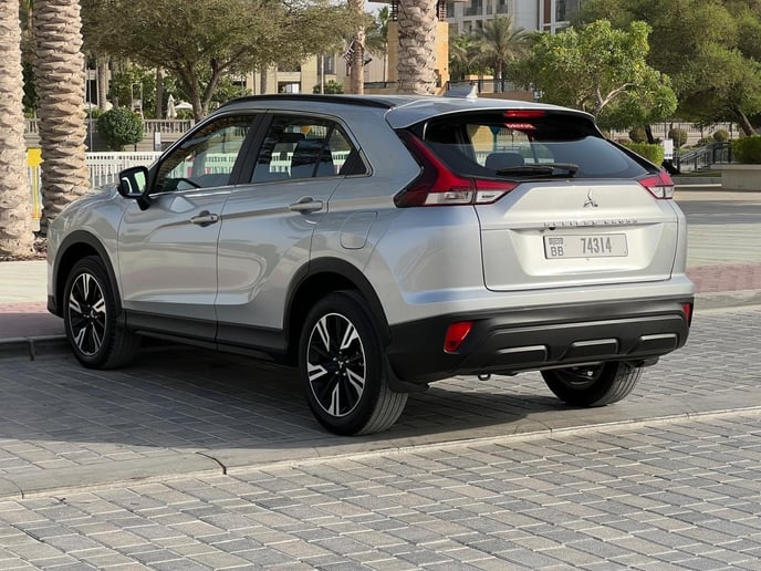 Mitsubishi Eclipse (Grise), 2025 &agrave; louer &agrave; Duba&iuml;