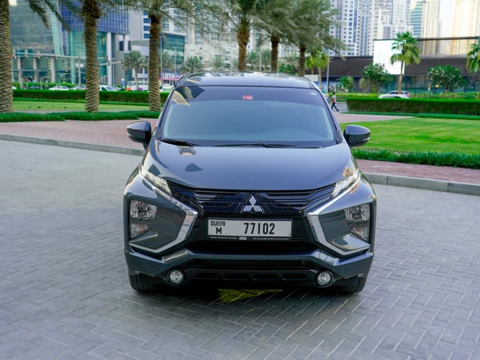 Şarika'de kiralık Mitsubishi Xpander (Gri), 2022
