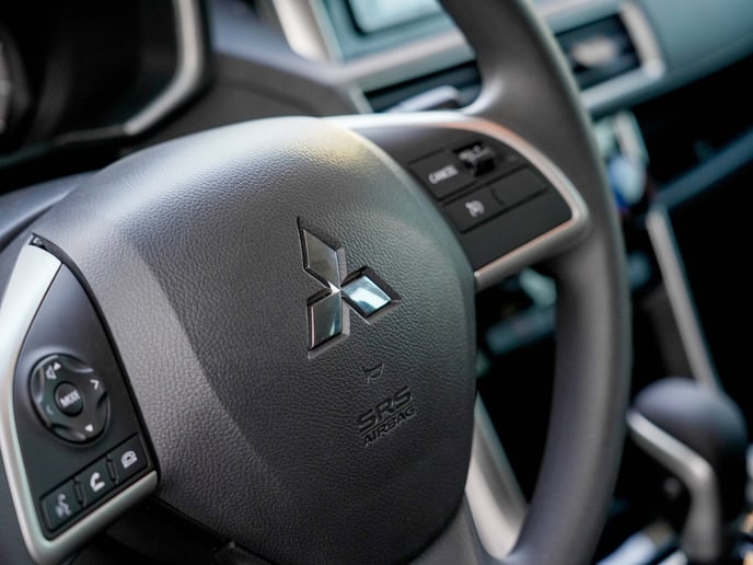 Şarika'de kiralık Mitsubishi Xpander (Gri), 2022