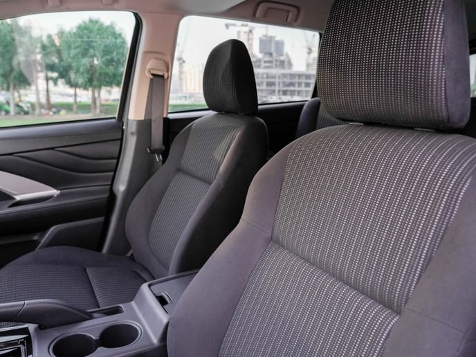 Şarika'de kiralık Mitsubishi Xpander (Gri), 2022