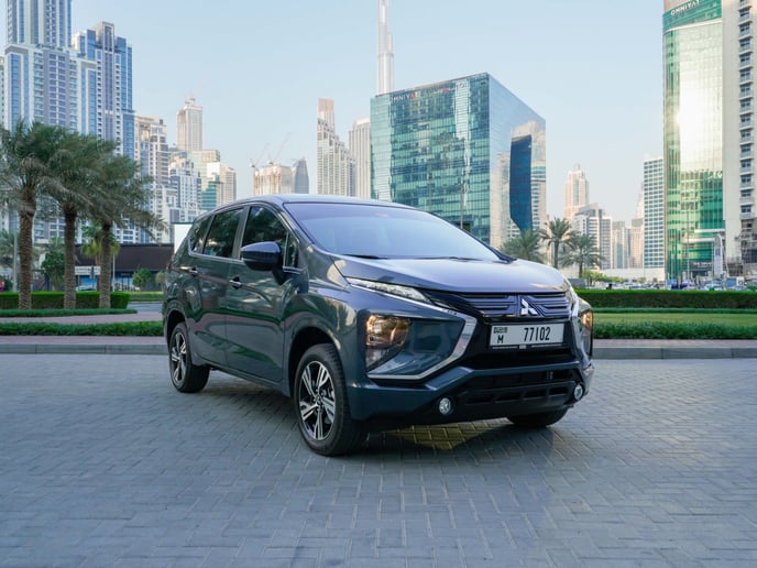 Şarika'de kiralık Mitsubishi Xpander (Gri), 2022
