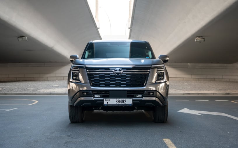 Nissan Patrol Platinum V6 (Grise), 2026 &agrave; louer &agrave; Abu Dhabi