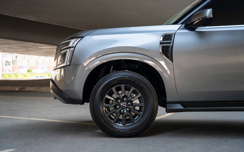 Nissan Patrol Platinum V6 (Grise), 2026 &agrave; louer &agrave; Abu Dhabi