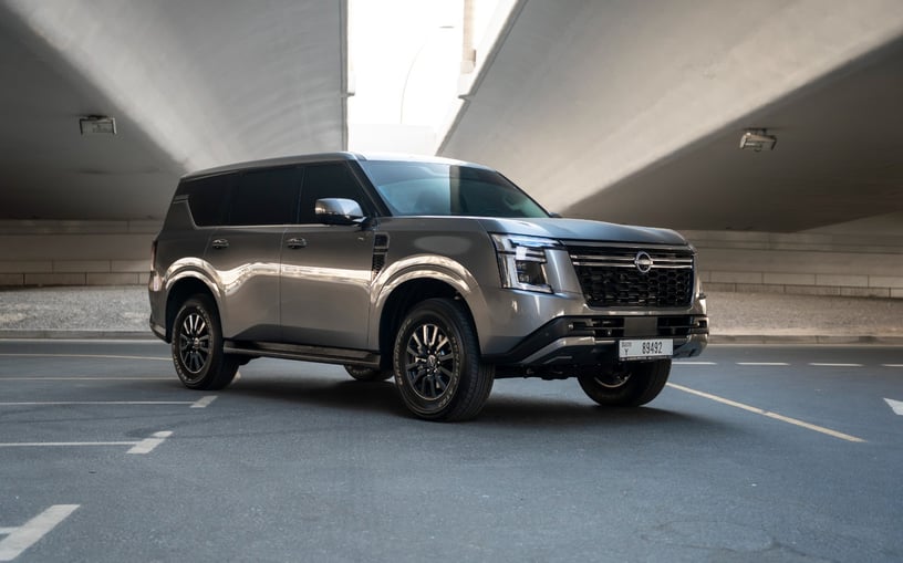 Nissan Patrol Platinum V6 (Grise), 2026 &agrave; louer &agrave; Abu Dhabi