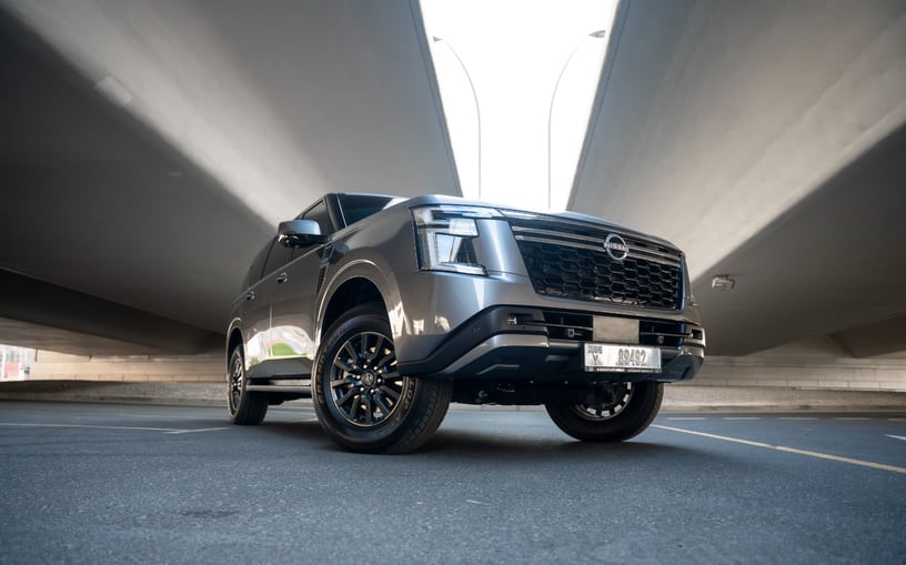 Nissan Patrol Platinum V6 (Grise), 2026 &agrave; louer &agrave; Abu Dhabi