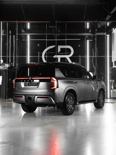Nissan Patrol (Gris), 2025 para alquiler en Dub&aacute;i