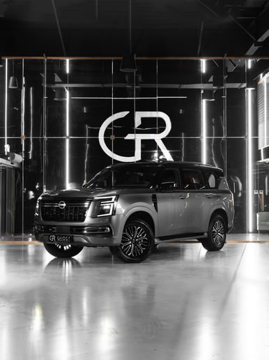 Nissan Patrol (Gris), 2025 para alquiler en Dub&aacute;i
