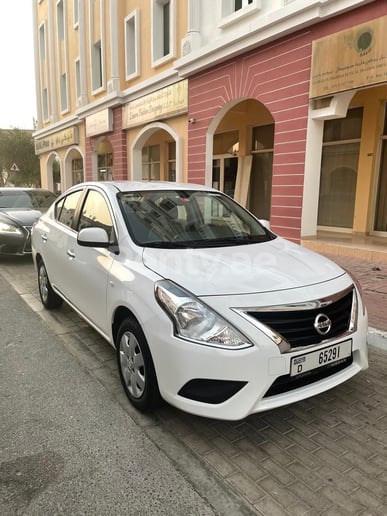 Dubai'de kiralık Nissan Sunny (Gri), 2021