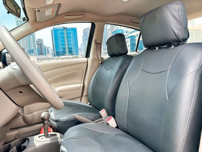 Nissan Sunny (Gris), 2022 para alquiler en Abu Dhabi