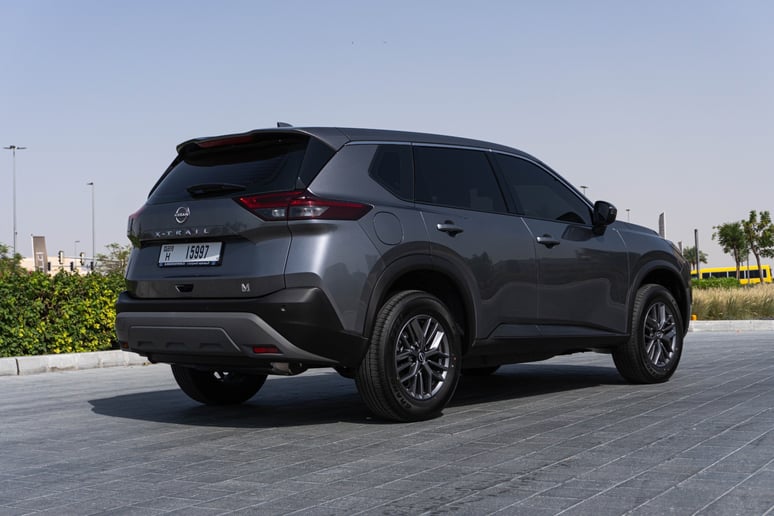 Nissan Xtrail (Grijs), 2024 te huur in Sharjah