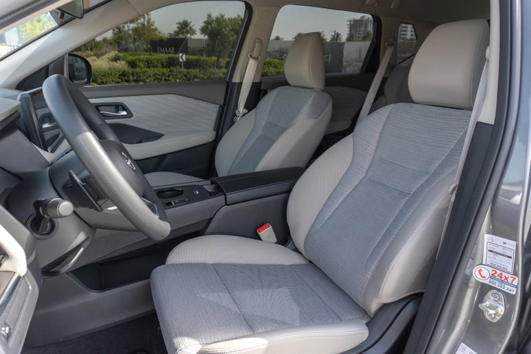 Nissan Xtrail (Grijs), 2024 te huur in Sharjah