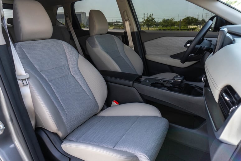 Nissan Xtrail (Grijs), 2024 te huur in Sharjah