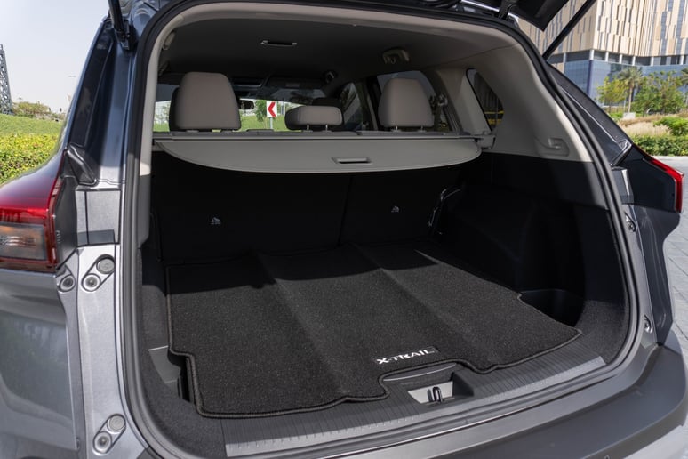 Nissan Xtrail (Grijs), 2024 te huur in Sharjah