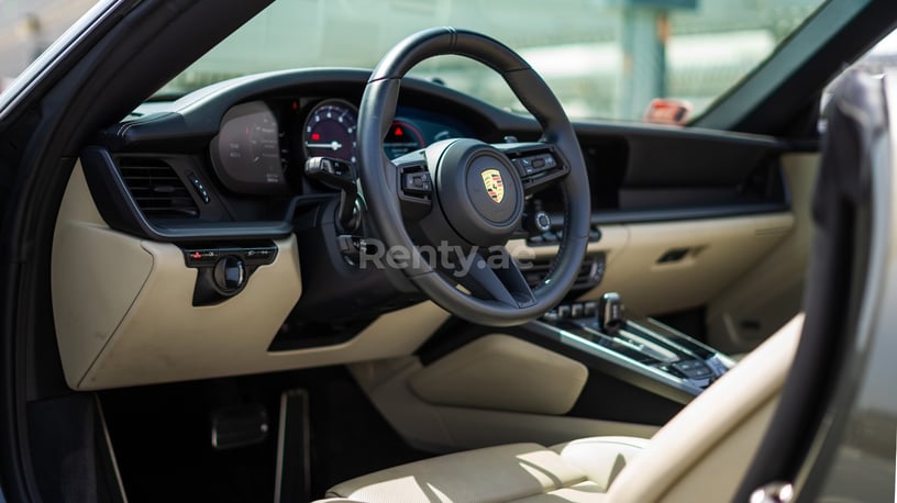 Porsche 911 Carrera Cabrio (Grise), 2021 à louer à Dubai 6