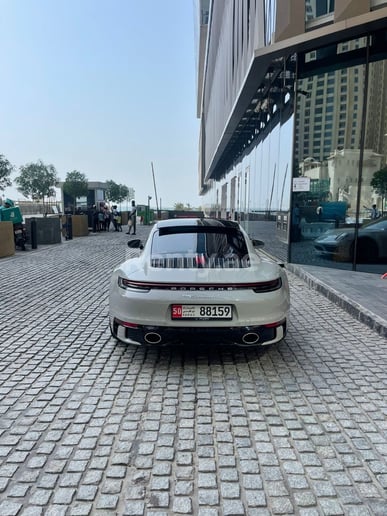 在迪拜 租 保时捷911 Carrera 4s 敞篷车 (灰色), 2022
