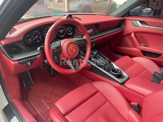 在迪拜 租 保时捷911 Carrera 4s 敞篷车 (灰色), 2022