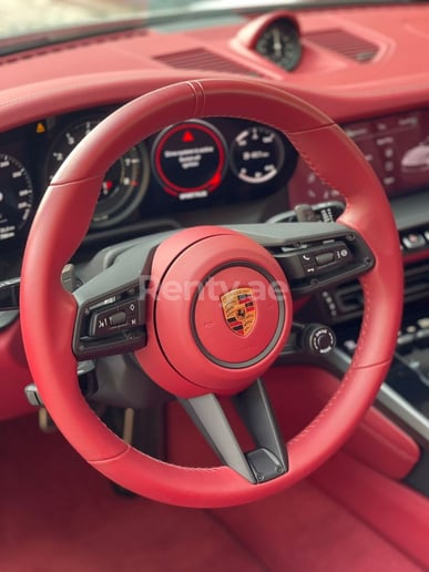 在迪拜 租 保时捷911 Carrera 4s 敞篷车 (灰色), 2022