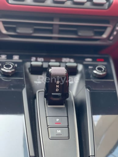 在迪拜 租 保时捷911 Carrera 4s 敞篷车 (灰色), 2022