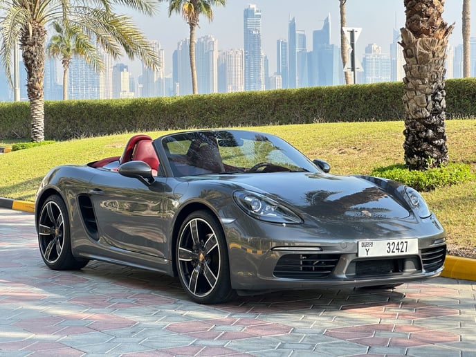 إيجار بورش بوكستر (اللون الرمادي), 2020 في دبي