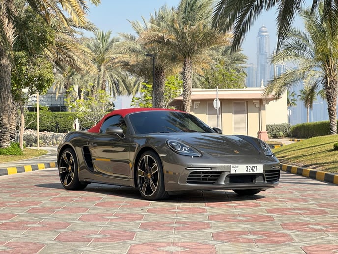 إيجار بورش بوكستر (اللون الرمادي), 2020 في دبي
