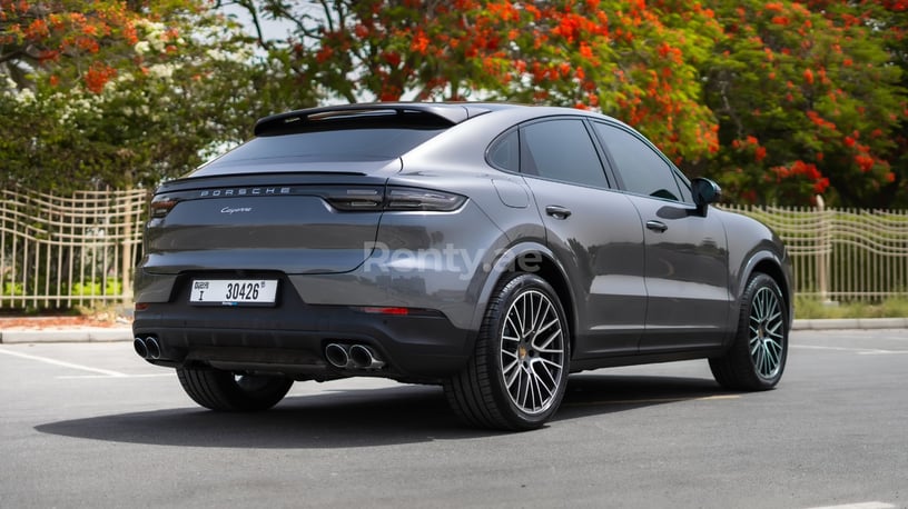 Porsche Cayenne coupe (Grise), 2022 &agrave; louer &agrave; Sharjah