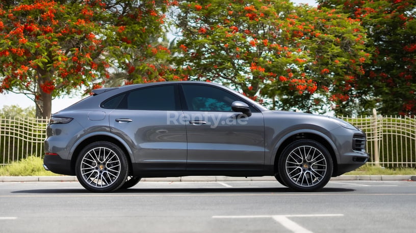 Abu Dabi'de kiralık Porsche Cayenne cupe (Gri), 2022