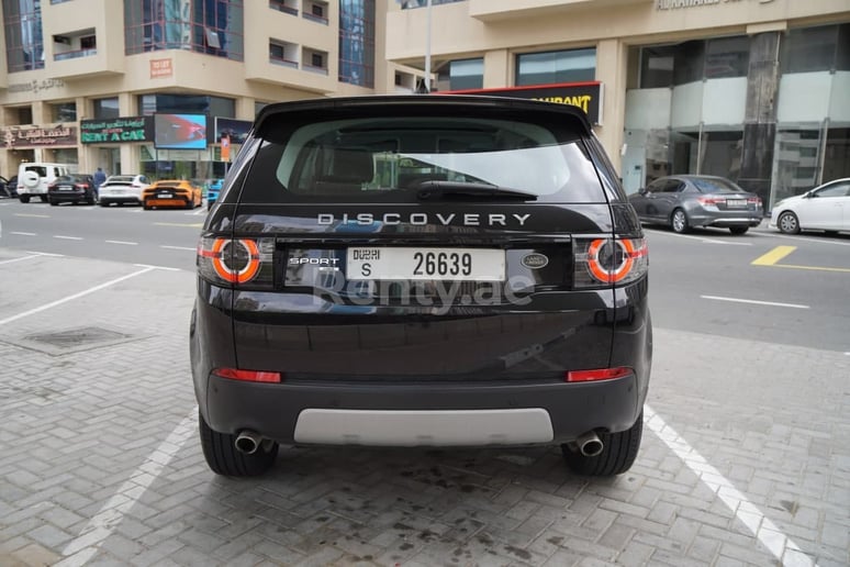 Range Rover Discovery (Gris), 2019 para alquiler en Sharjah