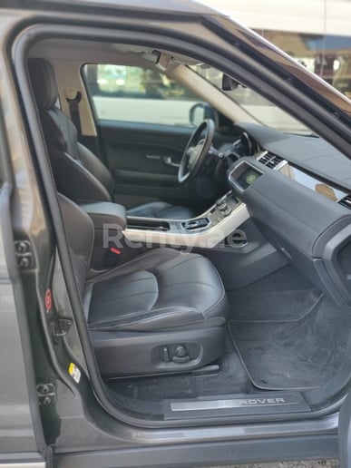 Dubai'de kiralık Range Rover Evoque (Gri), 2019