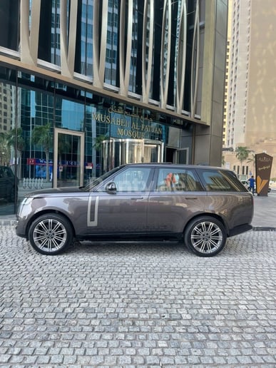 Range Rover Vogue (Grigio), 2022 in affitto a Dubai