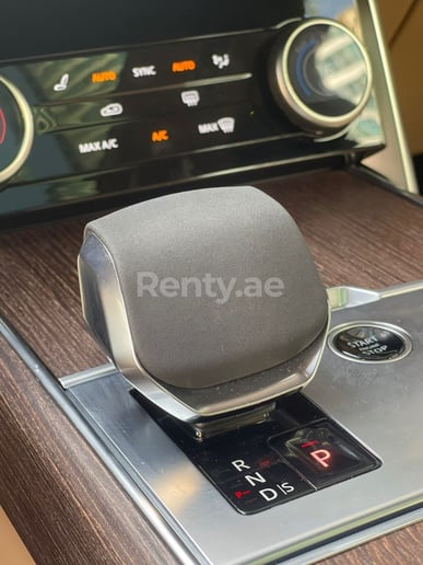 Range Rover Vogue (Grigio), 2022 in affitto a Dubai