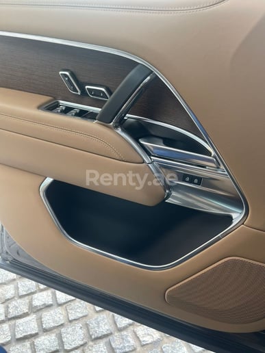 Range Rover Vogue (Grigio), 2022 in affitto a Dubai