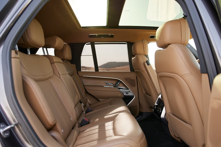 Range Rover Vogue HSE (Grigio), 2023 in affitto a Dubai