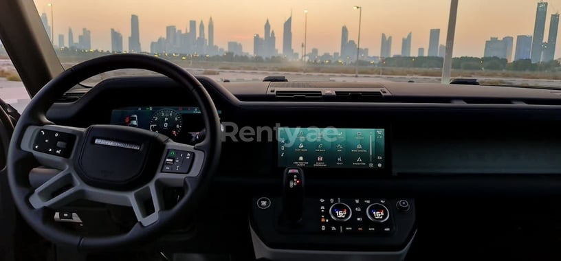 Range Rover Defender (Gris), 2021 para alquiler en Dub&aacute;i